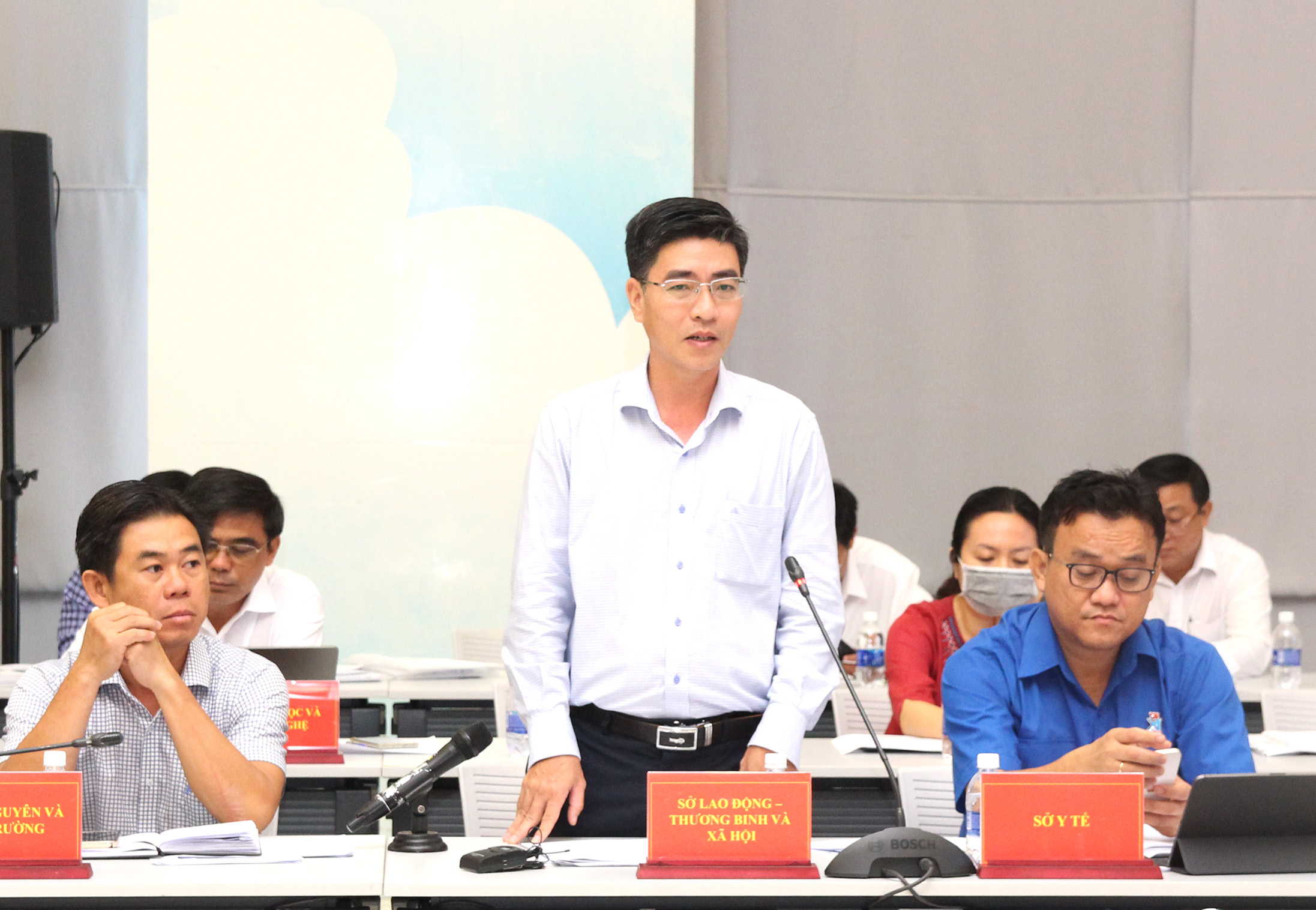 Đồng chí  ông Phạm Văn Tuyên, Phó Giám đốc Sở Lao động Thương binh và Xã hội phát biểu tại buổi họp báo (Ảnh: H.Hào)